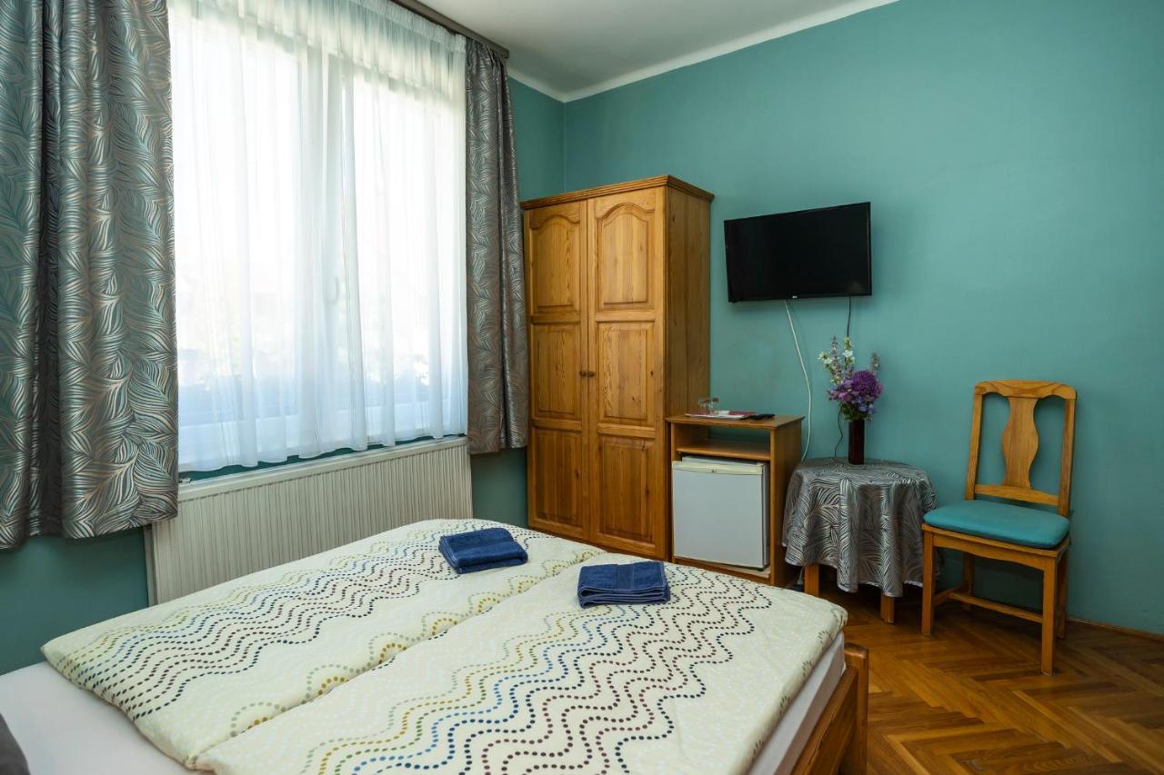 Cecey Vendégház Eger Esterno foto
