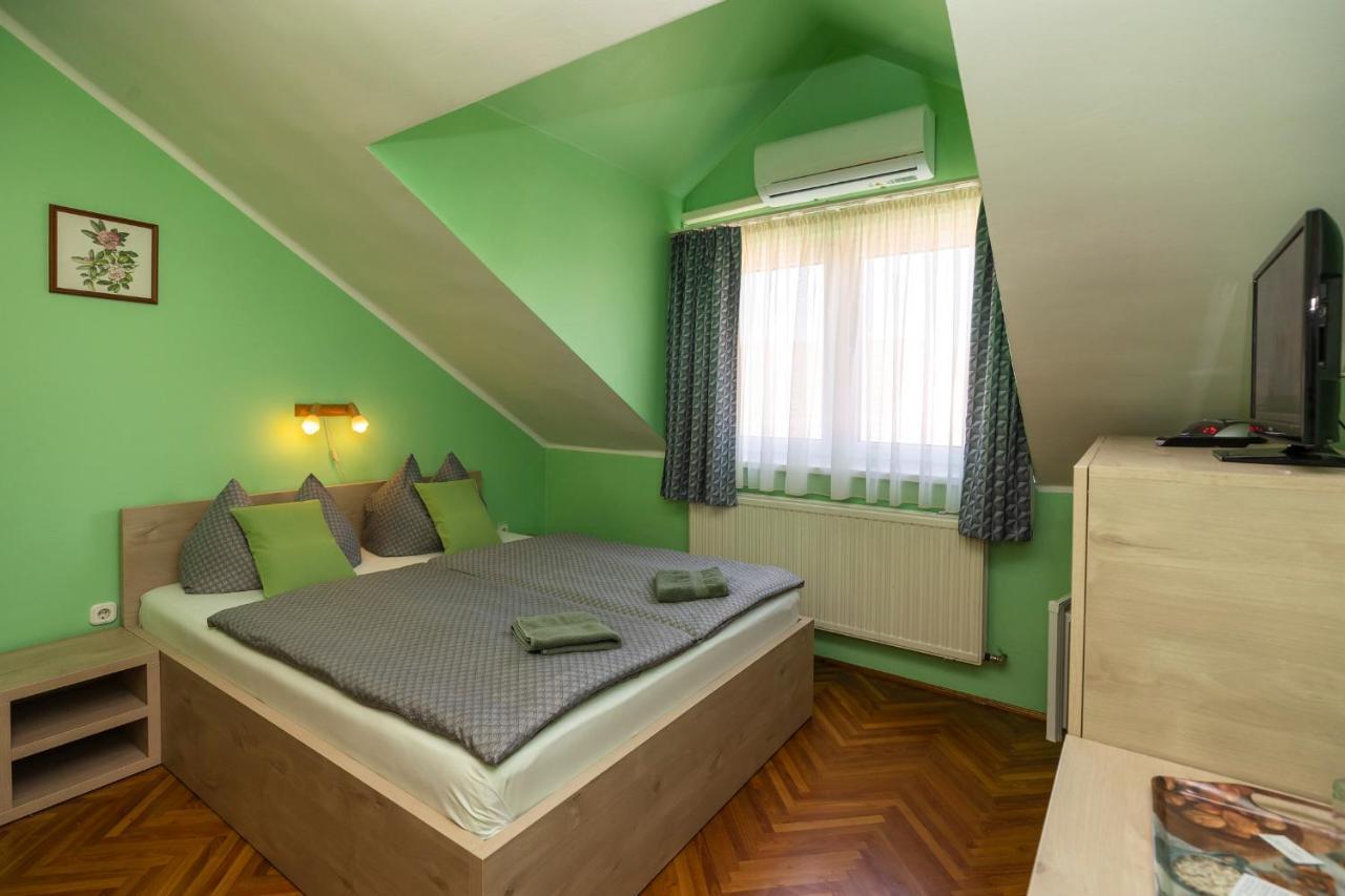 Cecey Vendégház Eger Esterno foto